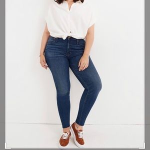 NWOT Madewell Mid-Rise Raw Hem Jeans
